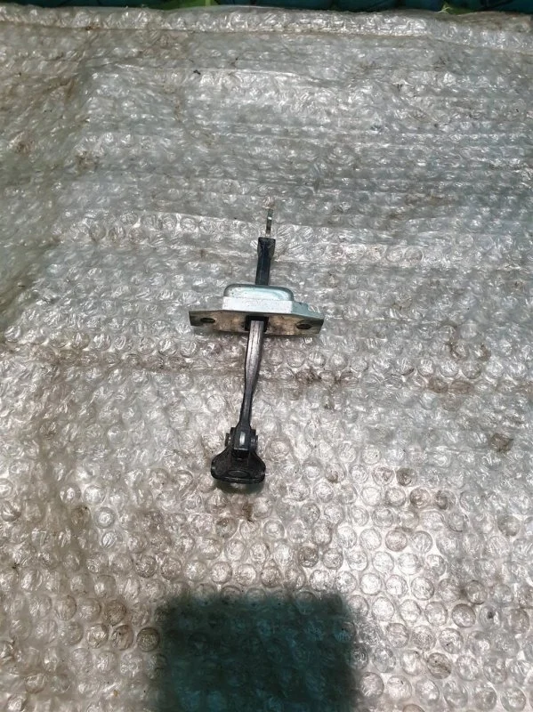 Ограничитель двери задней левой TOYOTA RAV 4 2006-2013 6863042030