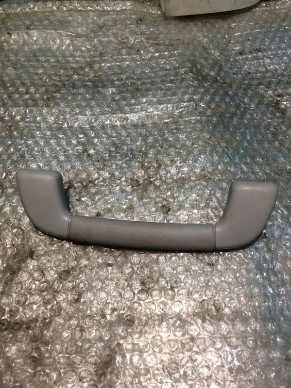 Ручка потолочная передняя TOYOTA Land Cruiser 200 7461030240B0