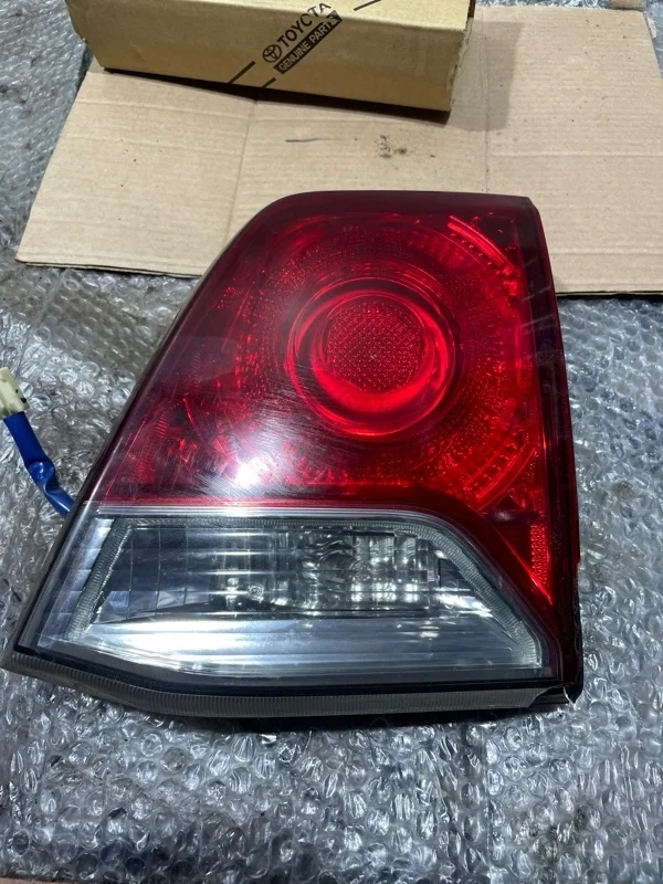 Фонарь задний внутренний правый TOYOTA Land Cruiser 200 2014 8158160280 4