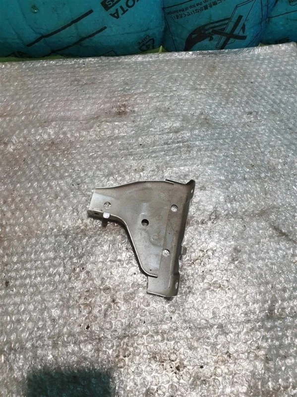 Кронштейн фары правый TOYOTA Land Cruiser 200 2013 5327160020 4