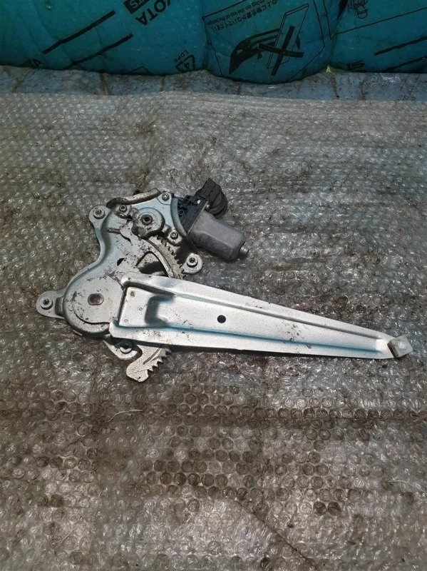 Стеклоподъемник электр. задний правый Toyota Land Cruiser (120)-Prado 2002-2009 2008 6980335080 4.0