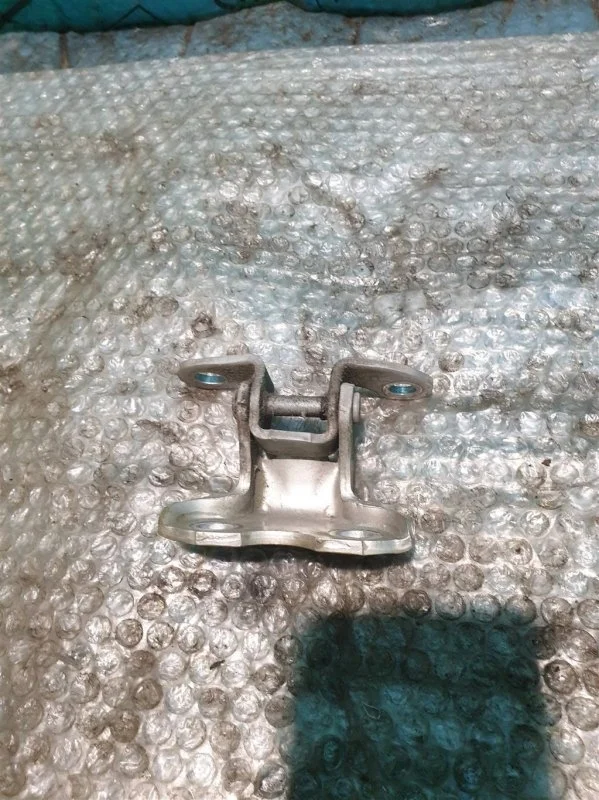 Петля двери задней правой верхняя TOYOTA Land Cruiser (120)-Prado 2002-2009 2008 6875035040 4.0