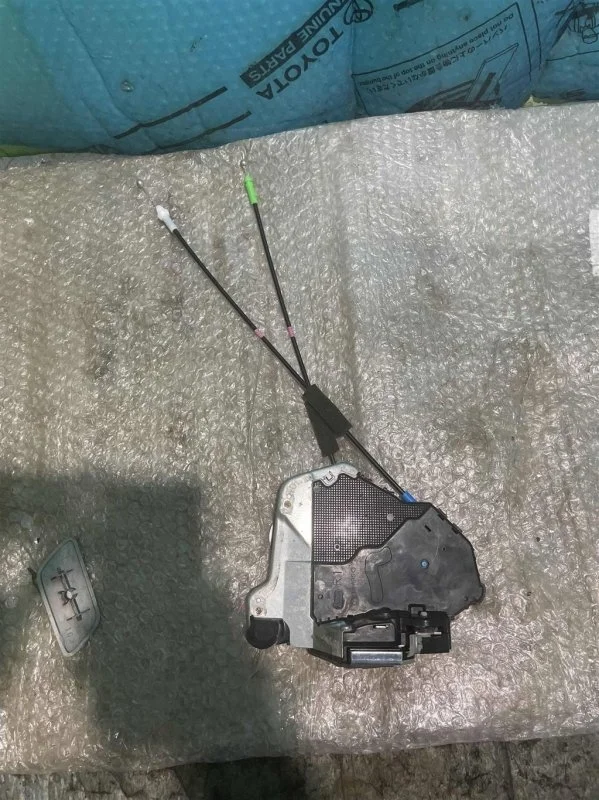 Замок двери передней правой TOYOTA RAV 4 2019> 2020 6903060250 2