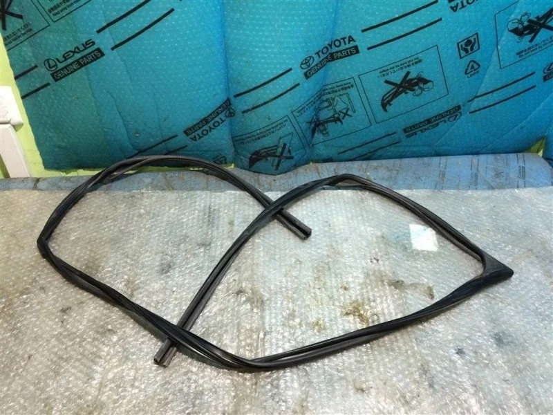 Уплотнитель стекла двери TOYOTA Land Cruiser 200 2012 6815160060 4, передний левый