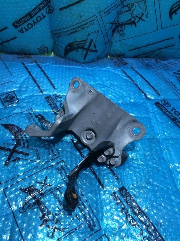 Опора двигателя левая Toyota Rav 4 2019> 2020 1230425010 2.5