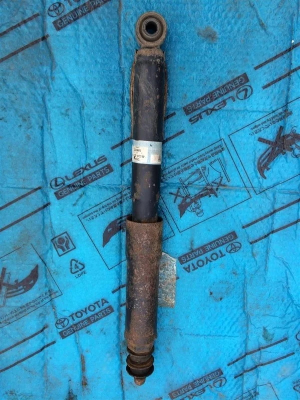 Амортизатор задний Toyota Land Cruiser 200 2012 4853069445 4.5