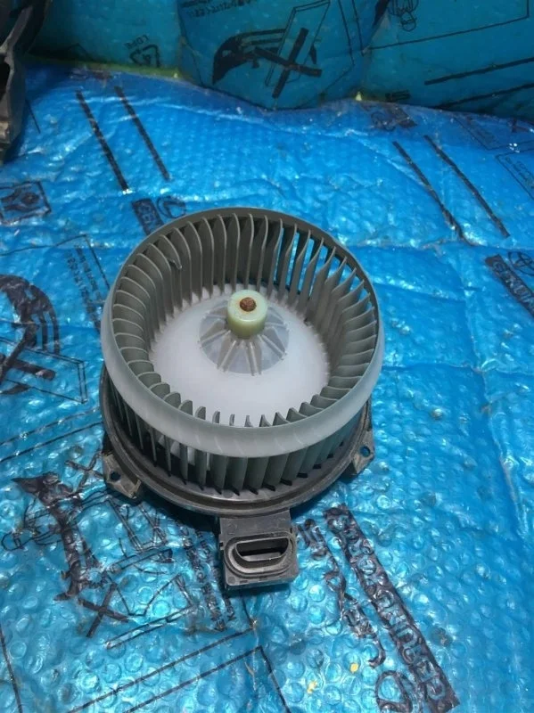 Моторчик отопителя TOYOTA Corolla E15 2006-2013 8710302140