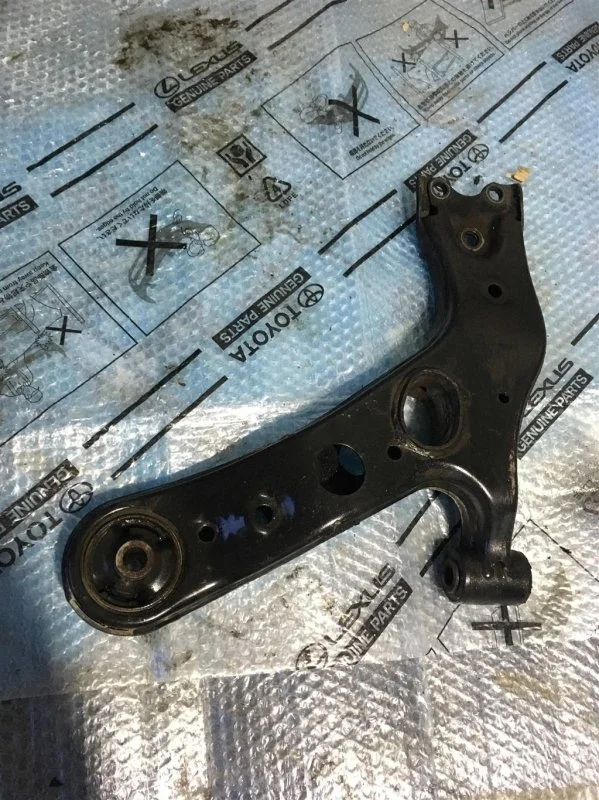 Рычаг передний нижний правый Toyota Rav 4 2013> 2016 4806842060 2.0