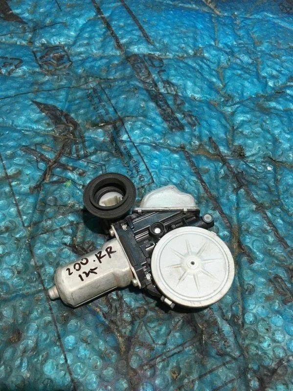 Моторчик стеклоподъемника задний правый TOYOTA LAND CRUISER 200 2012 8572060161 22