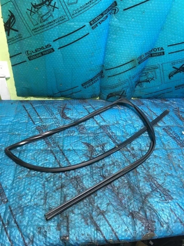 Уплотнитель стекла двери TOYOTA LAND CRUISER 200 2012 6815260050 22, задний левый