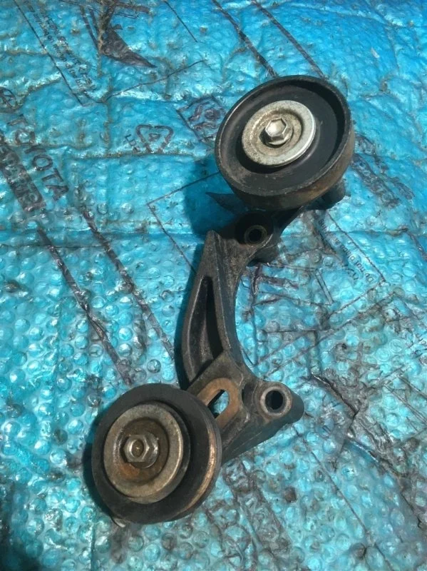 Натяжитель ремня Toyota Land Cruiser 200 2016 8842060340 4