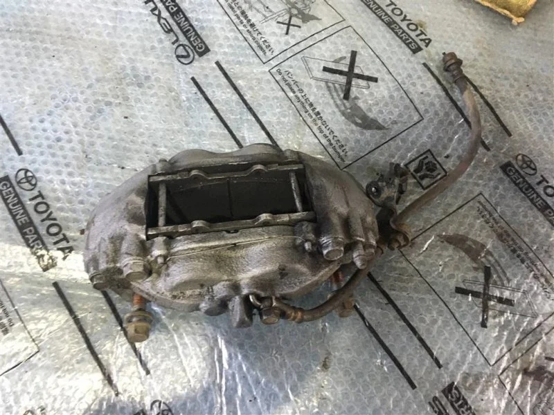 Суппорт тормозной Toyota Land Cruiser 200 4775060280, передний левый