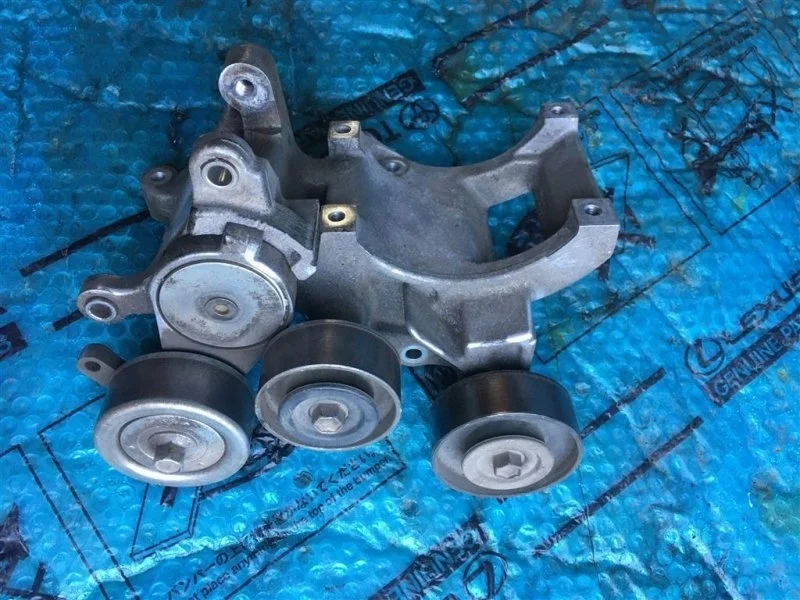 Кронштейн ролика-натяжителя руч. ремня TOYOTA Land Cruiser (150)-Prado 2009> 2014 1662030010 3