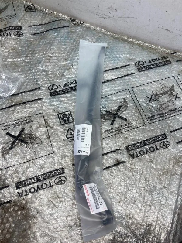 Поводок стеклоочистителя передний правый TOYOTA LAND CRUISER 200 8521160260