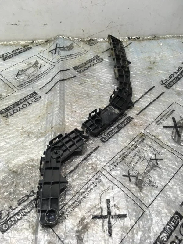 Кронштейн бампера LEXUS LX450D 2019 5215560120 1VD-FTV 4.5, задний правый