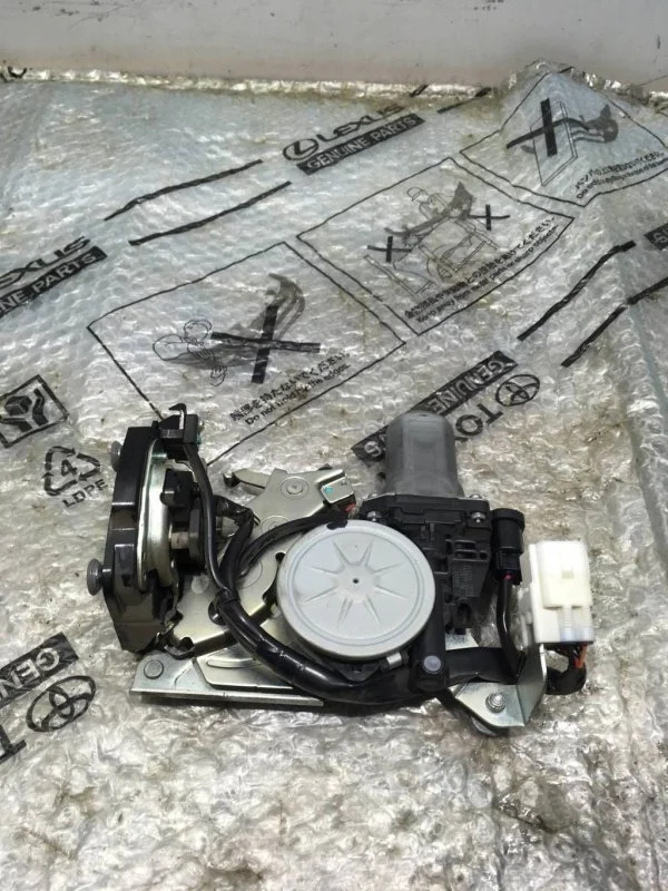 Замок багажника LEXUS LX450D 2019 6938060071 1VD-FTV 4.5