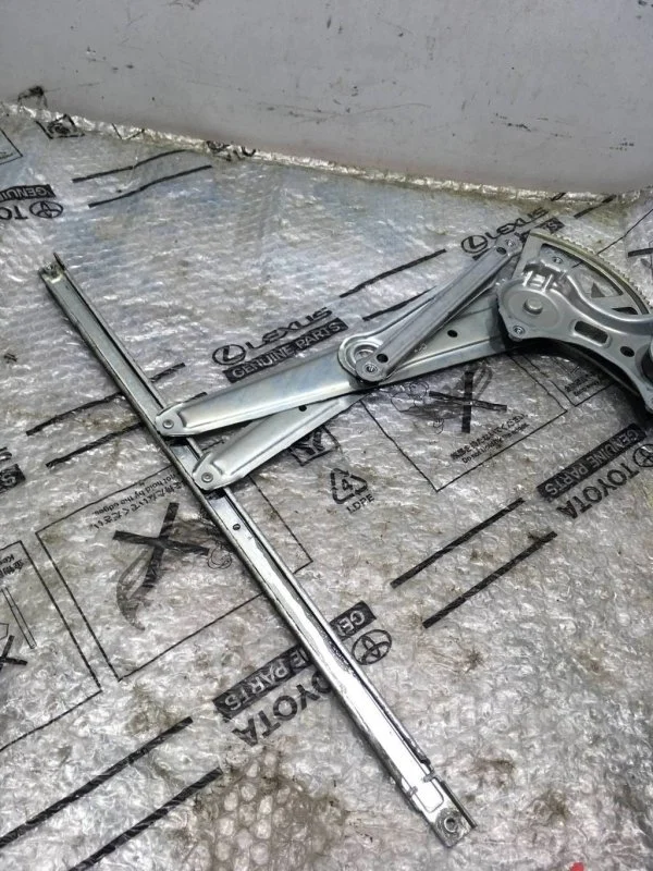 Стеклоподъемник электр. передний правый LEXUS LX450D 2019 6980160080 1VD-FTV 4.5