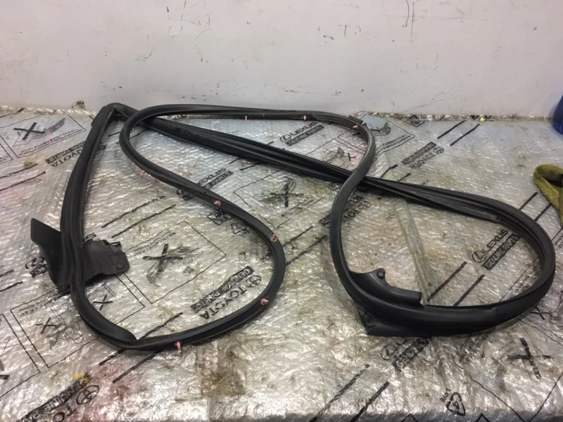 Уплотнитель двери Lexus Es 6 2012 6786233100 СЕДАН 2AR-FE