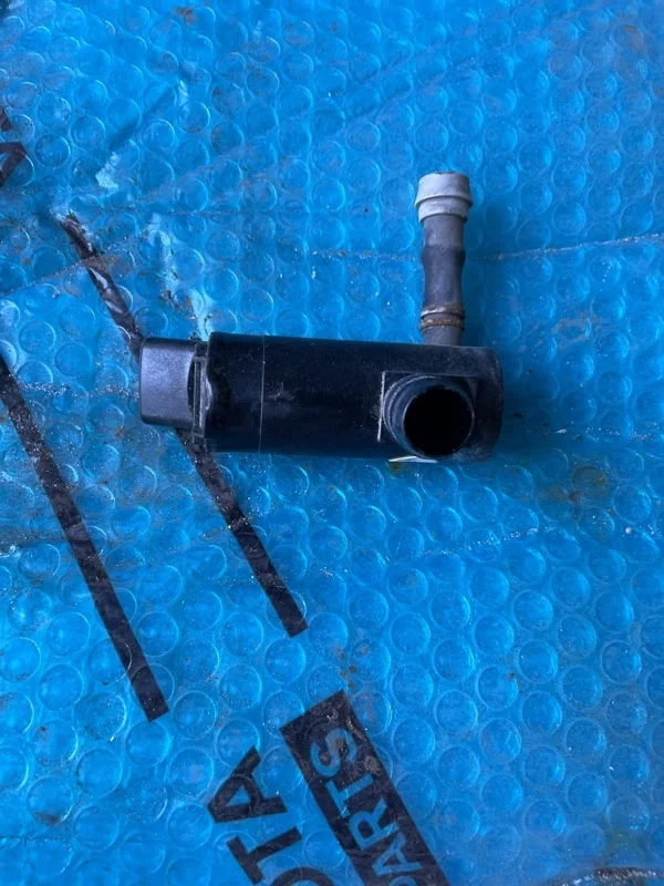 Насос омывателя фар Lexus RX 200t 2016> 2016 8528033030 2.0