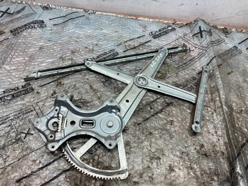 Стеклоподъемник электр. передний правый TOYOTA LAND CRUISER 200 6980160080