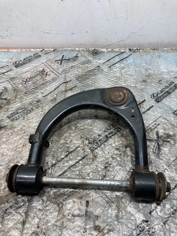 Рычаг передний верхний правый Toyota Land Cruiser 200 2013 4861060060 1VD-FTV 4.5