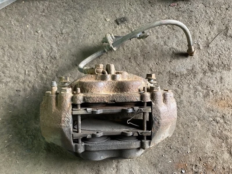 Суппорт тормозной Toyota Land Cruiser 200 2013 4775060280 1VD-FTV 4.5, передний левый