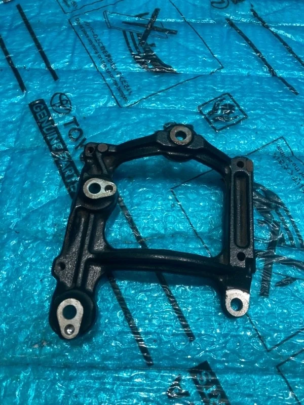 Кронштейн компрессора кондиционера LEXUS ES 7 2021 1250236010 СЕДАН 6AR-FSE