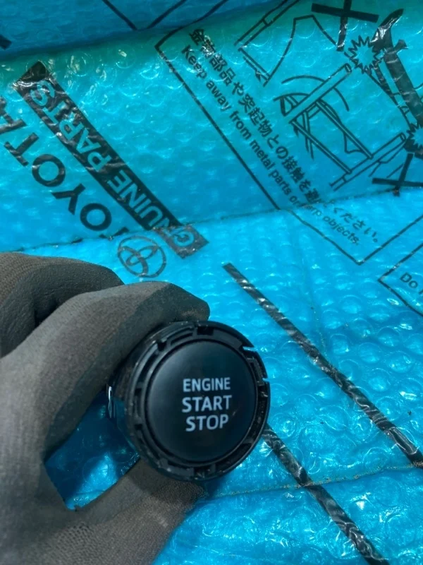 Кнопка запуска двигателя TOYOTA Camry 2018 8961142012 V70 2GRFKS