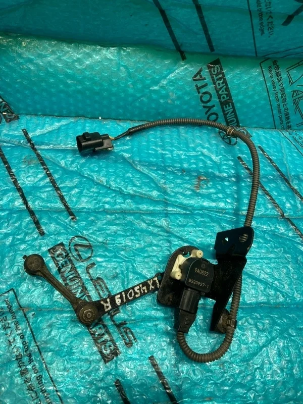 Датчик регулировки дорож. просвета LEXUS LX450D 2019 8940760031 1VD-FTV 4.5, задний правый