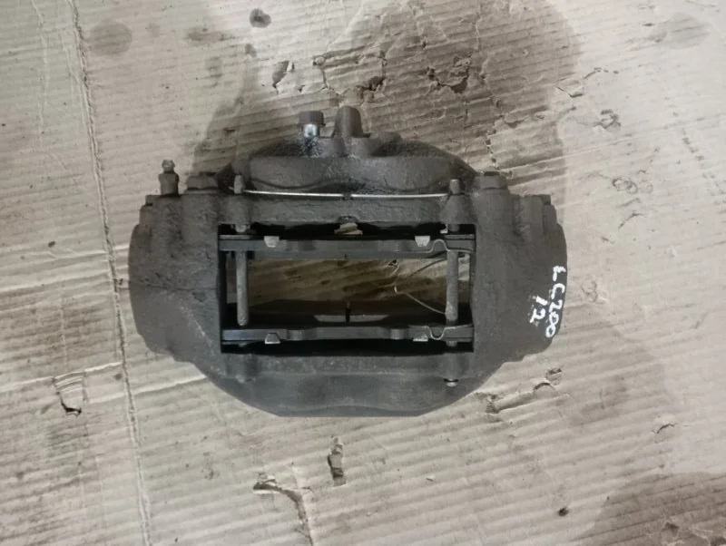 Суппорт тормозной Toyota Land Cruiser 200 2012 4775060280 1VD-FTV 4.5, передний левый