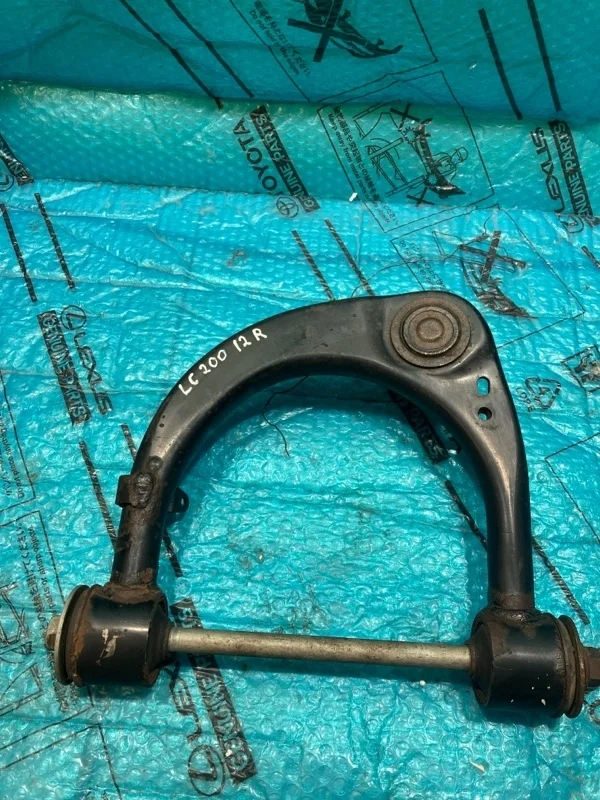 Рычаг передний верхний правый Toyota Land Cruiser 200 2012 4861060060 1VD-FTV 4.5