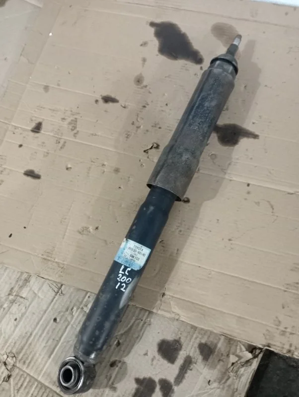 Амортизатор задний Toyota Land Cruiser 200 2012 4853069445 1VD-FTV 4.5