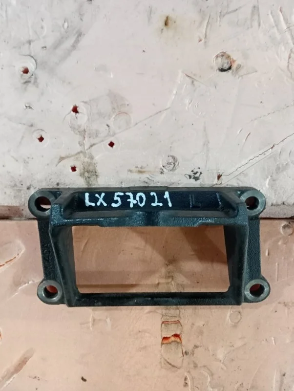 Кронштейн двигателя левый LEXUS LX570 2020 1231538020 3UR-FE 5.7