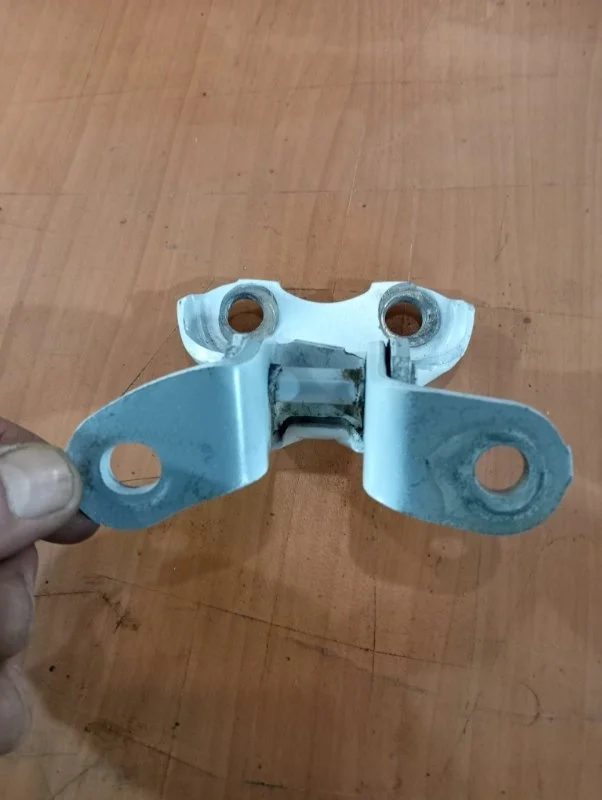 Петля двери LEXUS LX450D 2015 6873012120 1VD-FTV 4.5, передняя правая