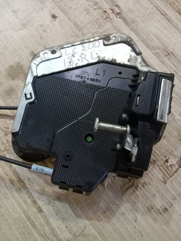 Замок двери задней левой TOYOTA LAND CRUISER 200 2013 6906060110 1VD-FTV 4.5