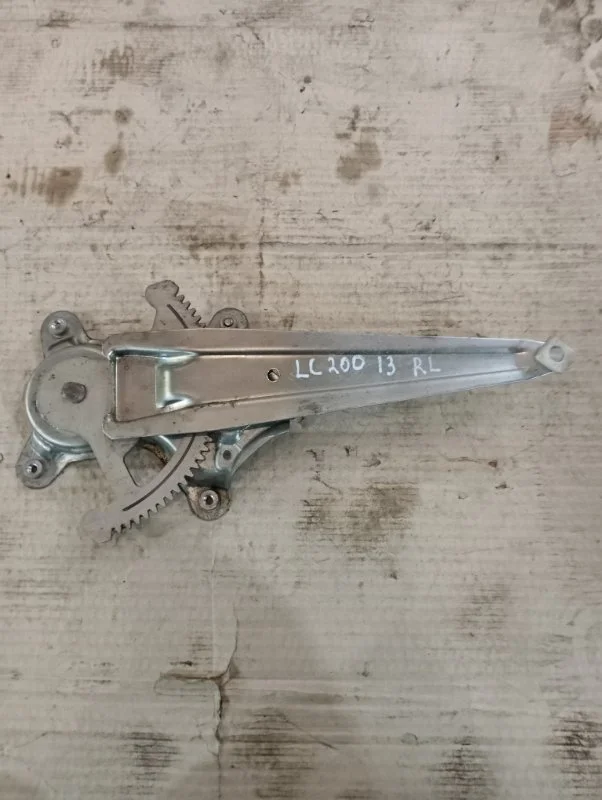 Стеклоподъемник электр. задний левый TOYOTA LAND CRUISER 200 2013 6980435080 1VD-FTV 4.5, задний левый