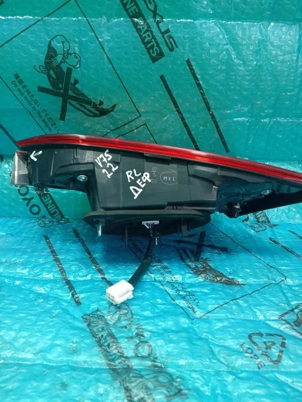 Фонарь задний внутренний левый TOYOTA Camry 2022 8159033350 V75 A25AFKS, задний левый