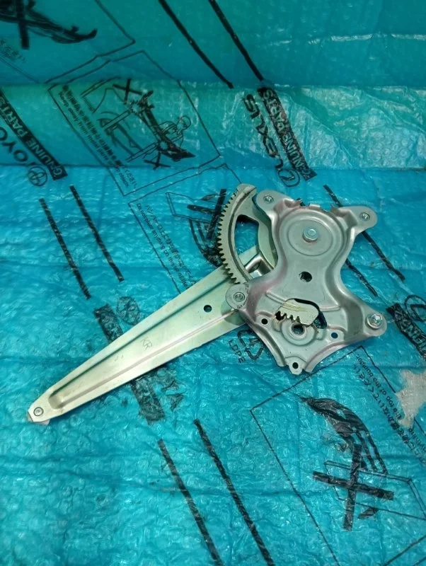 Стеклоподъемный механизм Toyota Land Cruiser 200 2020 6980335080 URJ202 4.6 1UR-FE, задний правый