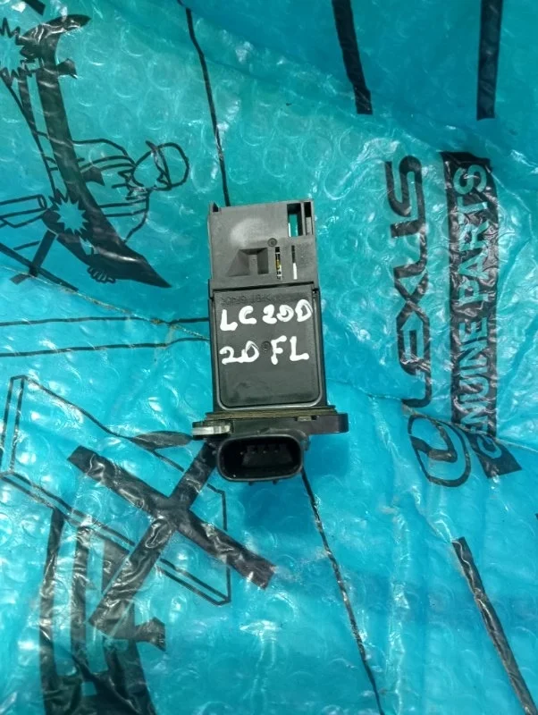 Датчик массового расхода воздуха Toyota Land Cruiser 200 2020 2220475030 URJ202 4.6 1UR-FE