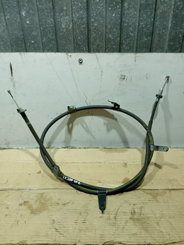 Трос стояночного тормоза правый Toyota Land Cruiser 200 2020 4642060090 URJ202 4.6 1UR-FE