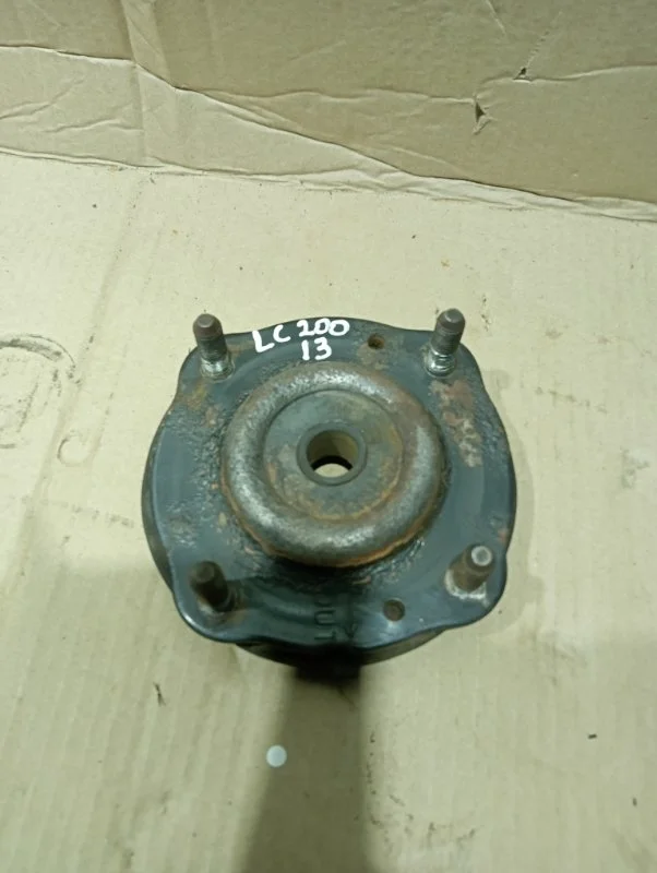 Опора амортизатора передняя Toyota Land Cruiser 200 2013 4860960070 1VD-FTV 4.5