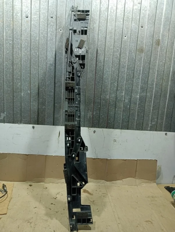 Кронштейн бампера TOYOTA LAND CRUISER 200 2013 5261560081 1VD-FTV 4.5, задний