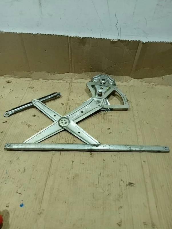 Стеклоподъемник электр. передний правый TOYOTA LAND CRUISER 200 2012 6980160080 1VD-FTV 4.5