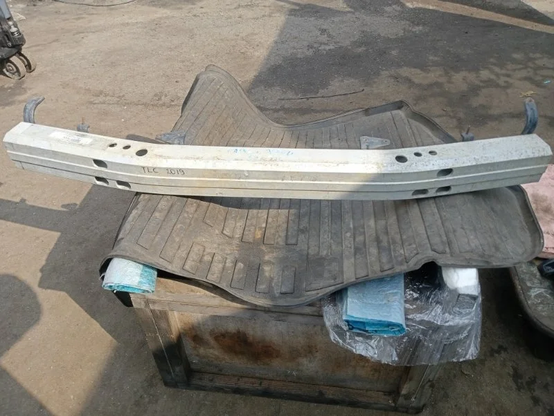 Усилитель бампера передний Toyota LAND CRUISER 200 2018 5202160190 1VD-FTV 4.5, передний