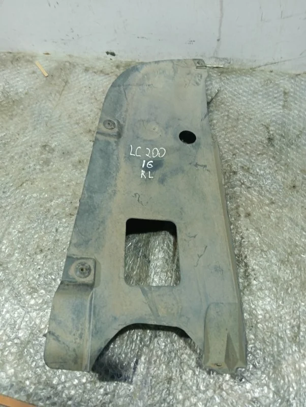 Пыльник заднего бампера левый TOYOTA LAND CRUISER 200 2016 5872460070 URJ200 4.5 1VD-FTV, задний левый