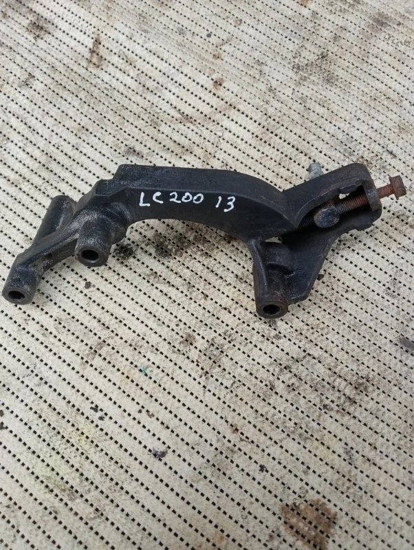 Кронштейн натяжного ролика Toyota Land Cruiser 200 2013 8842060340 URJ200 4.5 1VD-FTV