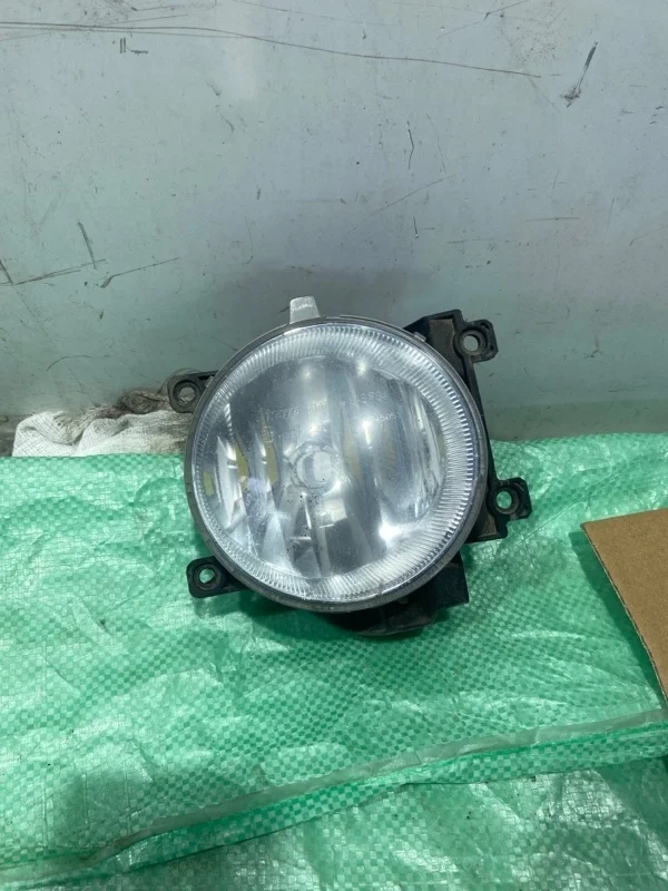 Фара противотуманная правая TOYOTA LAND CRUISER 200 2013 8121060180 URJ200 4.5 1VD-FTV, передняя правая