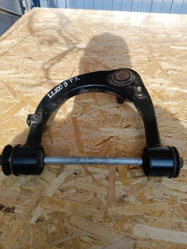 Рычаг передний верхний правый Toyota Land Cruiser 200 2013 4861060060 URJ200 4.5 1VD-FTV, передний правый