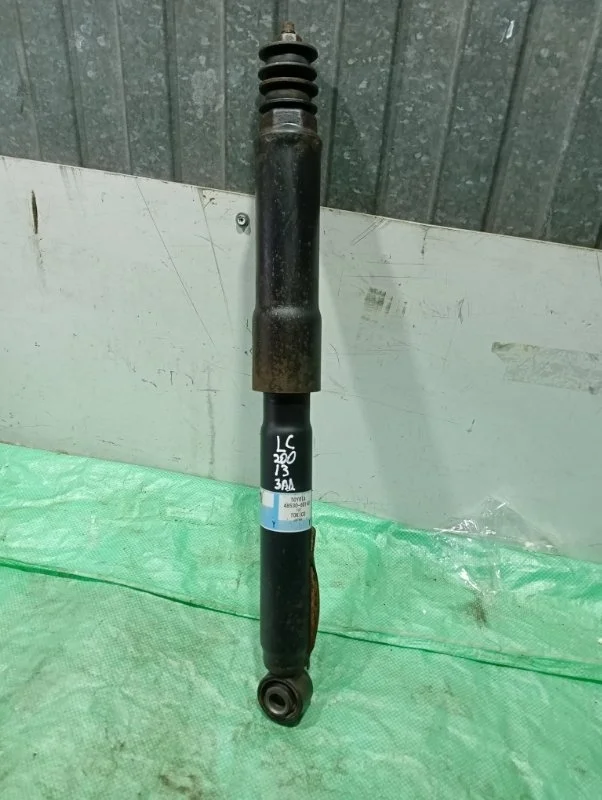 Амортизатор задний Toyota Land Cruiser 200 2013 4853069445 URJ200 4.5 1VD-FTV