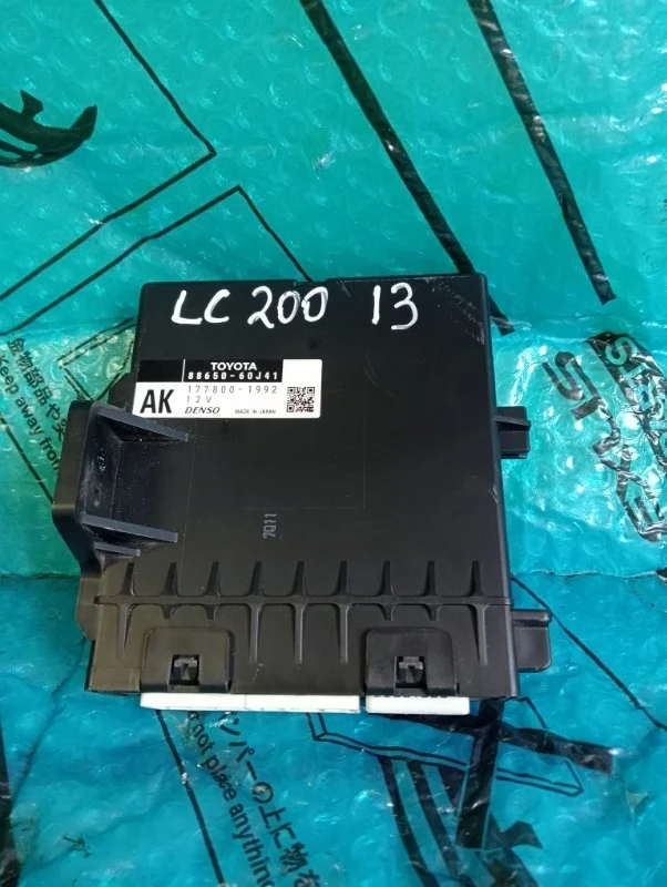 Блок управления климатической установкой TOYOTA LAND CRUISER 200 2013 8865060J41 URJ200 4.5 1VD-FTV